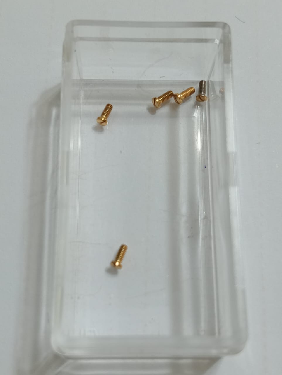 GUCCI SCREW YDA77038/103L/PRICE FOR ONE SCREW