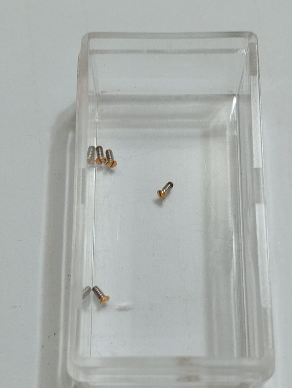GUCCI SCREW YDA7703/10 SL/PRICE FOR ONE SCREW