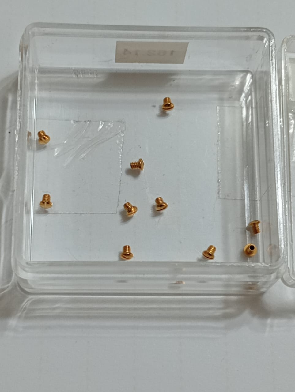 GUCCI SCREW 162.14VIS.BOI.72/7300M/PRICE FOR ONE SCREW