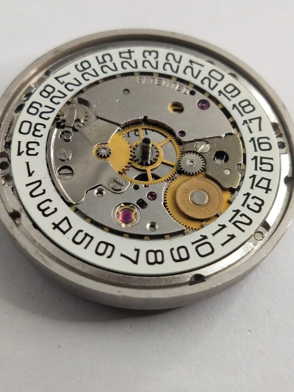 Longines Movement L633.1 / It works fine / Hour wheel missing...seconds column broken / Selling as pictured