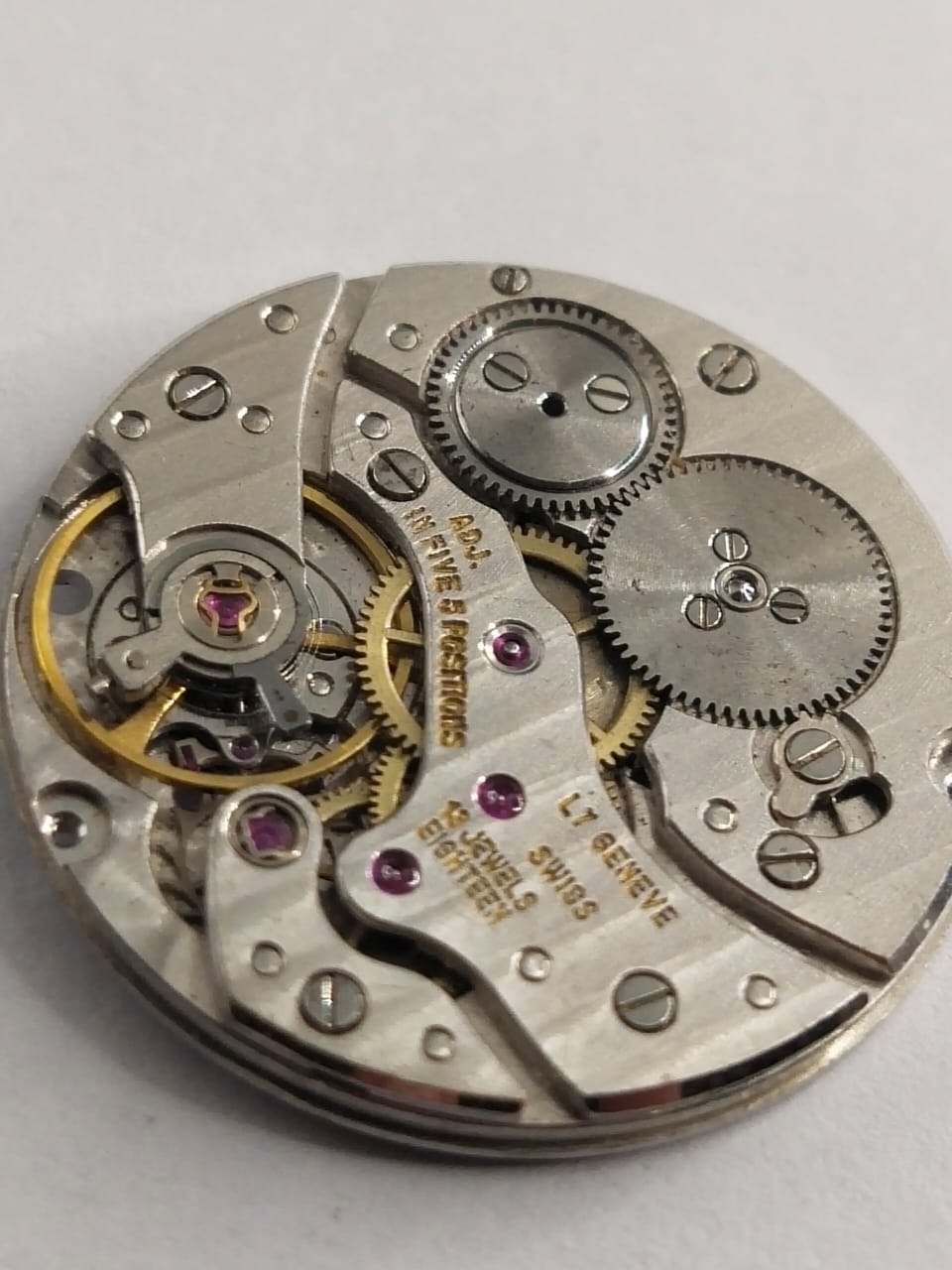 Cartier/Chopard movement/manual/balance shaft broken/hour wheel missing. See image for details.