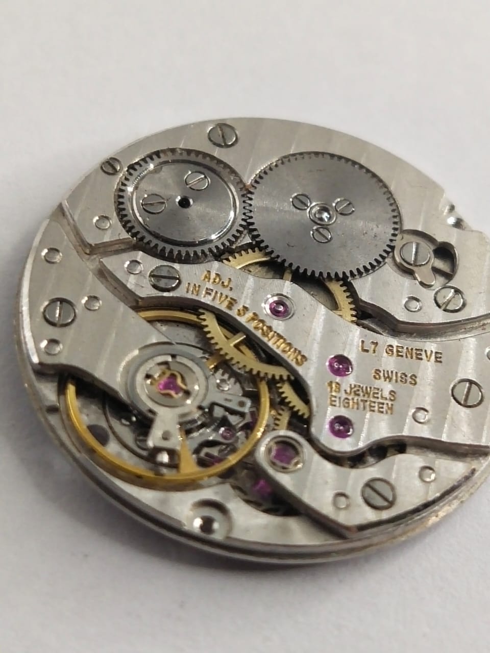 Cartier/Chopard movement/manual/balance shaft broken/hour wheel missing. See image for details.