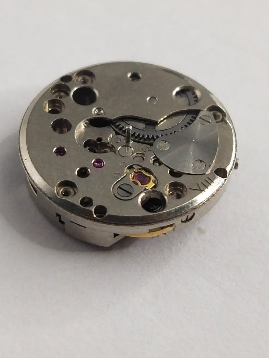Manual movement / Eberhard works well / Hour wheel and column with minute wheel missing.....Selling as pictured