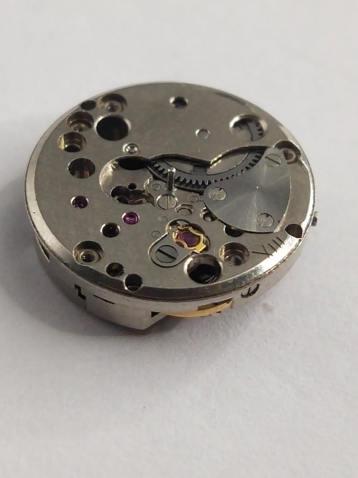 Manual movement / Eberhard works well / Hour wheel and column with minute wheel missing.....Selling as pictured