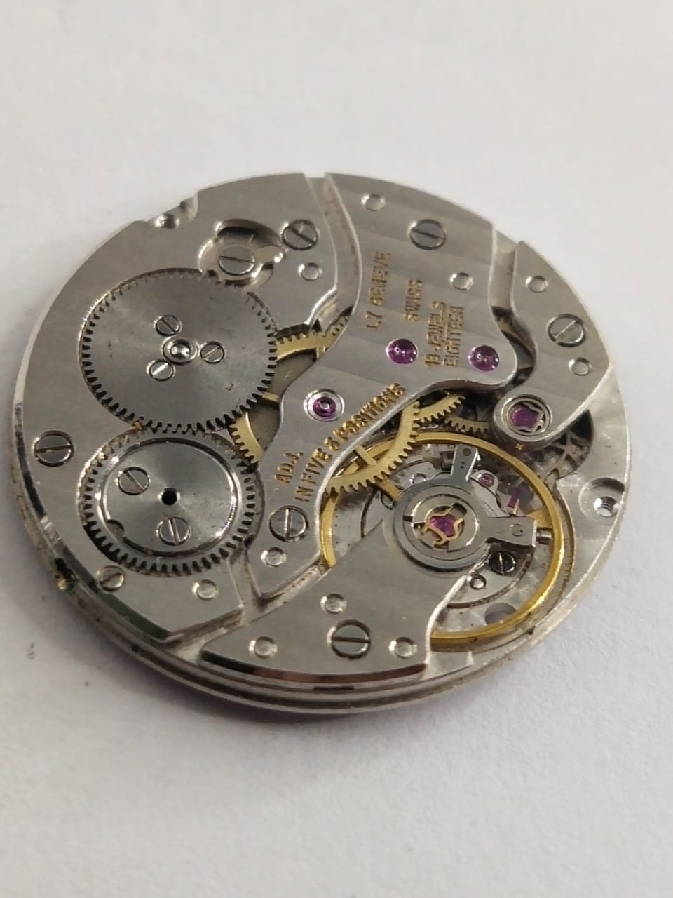 Cartier/Chopard movement/manual/balance shaft broken/hour wheel missing. See image for details.