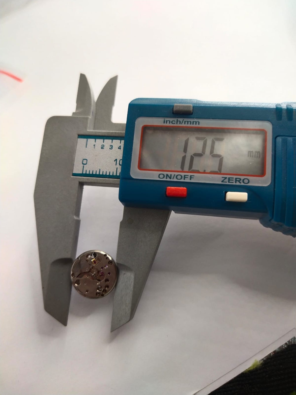 Manual movement / Eberhard works well / Hour wheel and column with minute wheel missing.....Selling as pictured