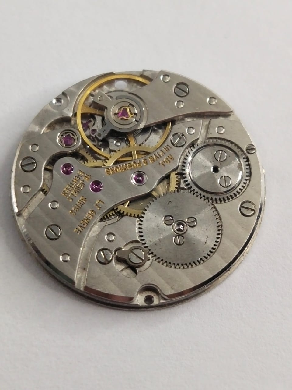 Cartier/Chopard movement/manual/balance shaft broken/hour wheel missing. See image for details.