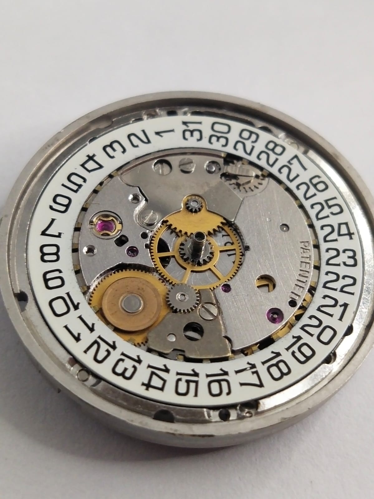 Longines Movement L633.1 / It works fine / Hour wheel missing...seconds column broken / Selling as pictured
