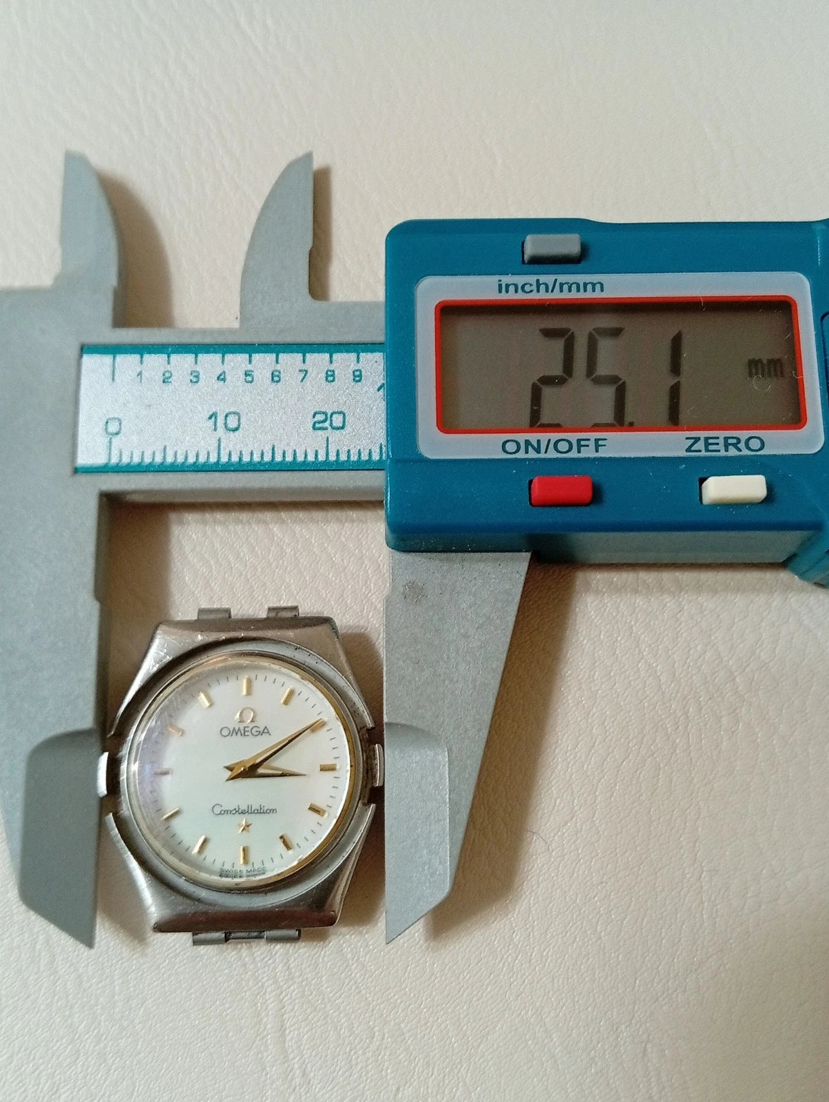 OMEGA Case With Dail Mother Of Bird /Hand & Movment/Working